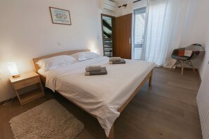 3 bedrooms, iron/ironing board, WiFi, bed sheets