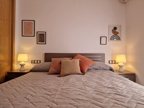 2 slaapkamers, een strijkplank/strijkijzer, gratis wifi, beddengoed