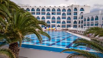 4 indoor pools, seasonal outdoor pool, free pool cabanas, pool umbrellas