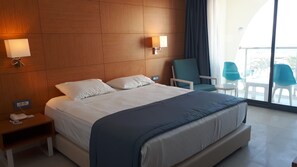 Premium bedding, free minibar items, in-room safe, desk