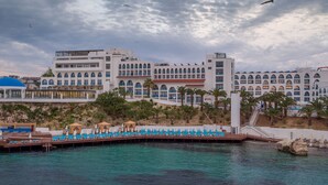 Private beach, free beach shuttle, free beach cabanas, sun loungers - Infinity By Yelken - All Inclusive (Kusadasi)