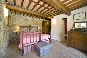 3 bedrooms, iron/ironing board, travel crib, free WiFi