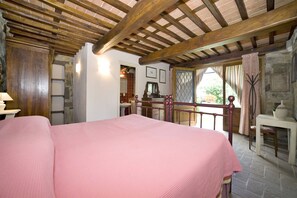 3 bedrooms, iron/ironing board, travel cot, free WiFi