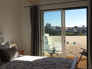 2 bedrooms, iron/ironing board, travel cot, free WiFi