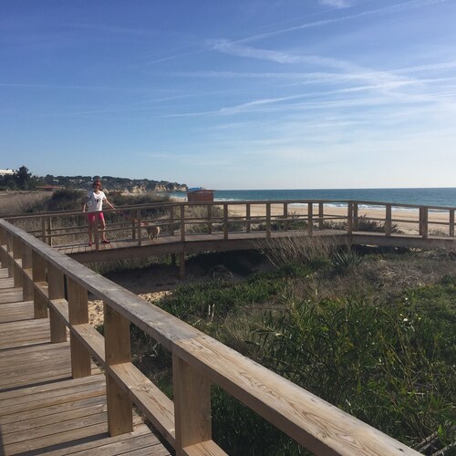 Lovely 2 Bedroom Apartment in Alvor with Shared Pool close to Town and Beach