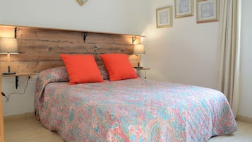 4 dormitorios, tabla de planchar con plancha, cuna de viaje