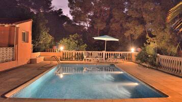 Outdoor pool, sun loungers