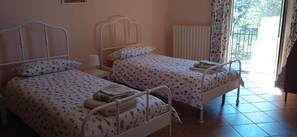 3 bedrooms, in-room safe, iron/ironing board, free WiFi