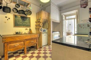 Interior - Sunny Old Style huge apartment with terrace and light near the center and metro (Lisboa)