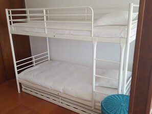 2 chambres, fer et planche à repasser, lit parapluie, Wi-Fi gratuit