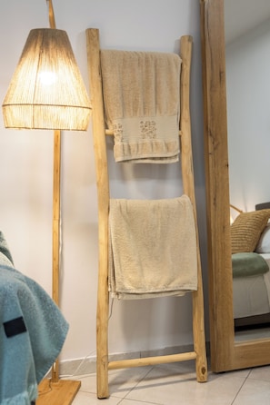 1 chambre, fer et planche à repasser, Wi-Fi gratuit, draps fournis