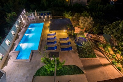 Spacious villa with an outdoor swimming pool