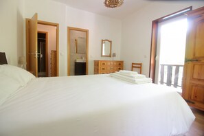 4 bedrooms, free WiFi, bed sheets