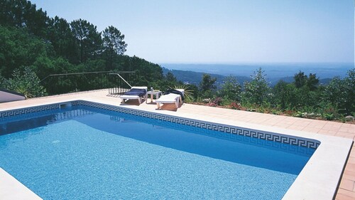  Schöne Villa, ideal für einen erholsamen Urlaub, mit Pool und Blick auf die Küste.