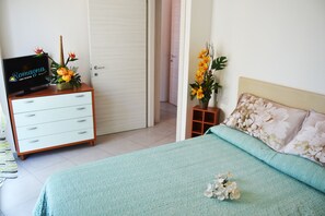 2 Schlafzimmer, Bügeleisen/Bügelbrett, Bettwäsche