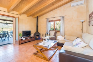 TV, fireplace, DVD player - VILVAL Finca for 4 with pool in Moscari (Moscari)