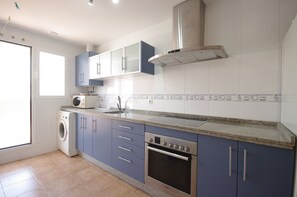 Fridge, microwave, oven, coffee/tea maker