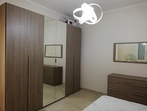 3 bedrooms, iron/ironing board, internet