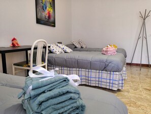 2 chambres, fer et planche Ă repasser, Wi-Fi, draps fournis