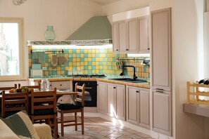 Fridge, microwave, oven, stovetop - Villa Ninfa ... Charming Eastern Coast (Floridia)