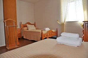 3 chambres, fer et planche Ă repasser, Wi-Fi gratuit, draps fournis