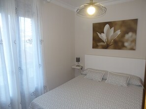 1 chambre, fer et planche à repasser, lit parapluie, Wi-Fi gratuit
