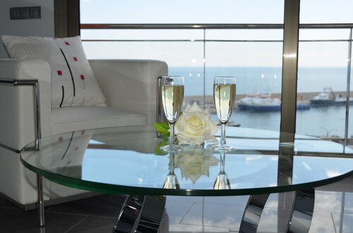 The new apartment, Casa Cleo, has a frontal breathtaking sea view.