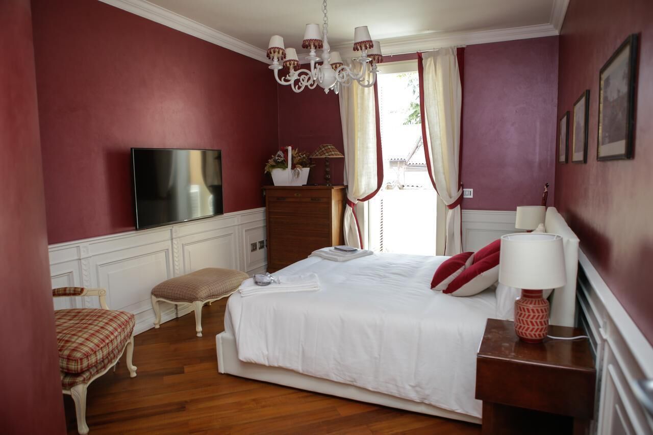 3 bedrooms, iron/ironing board, travel cot, free WiFi