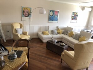 TV, fireplace - penthouse in the city center Free Wifi (Ravenna)