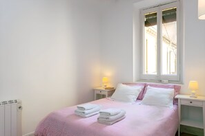 1 slaapkamer, een strijkplank/strijkijzer, wifi, beddengoed