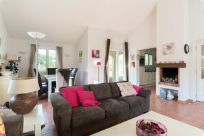TV, fireplace, DVD player, stereo