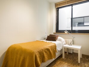 3 chambres, coffres-forts dans les chambres, fer et planche Ă repasser