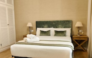 1 dormitorio, tabla de planchar con plancha, Internet y ropa de cama