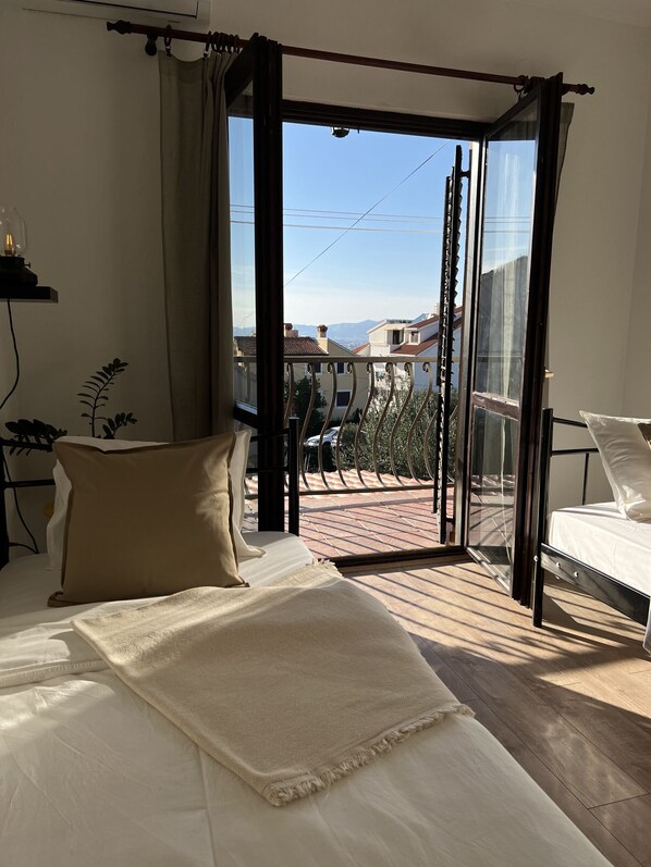 4 bedrooms, in-room safe, iron/ironing board, travel crib