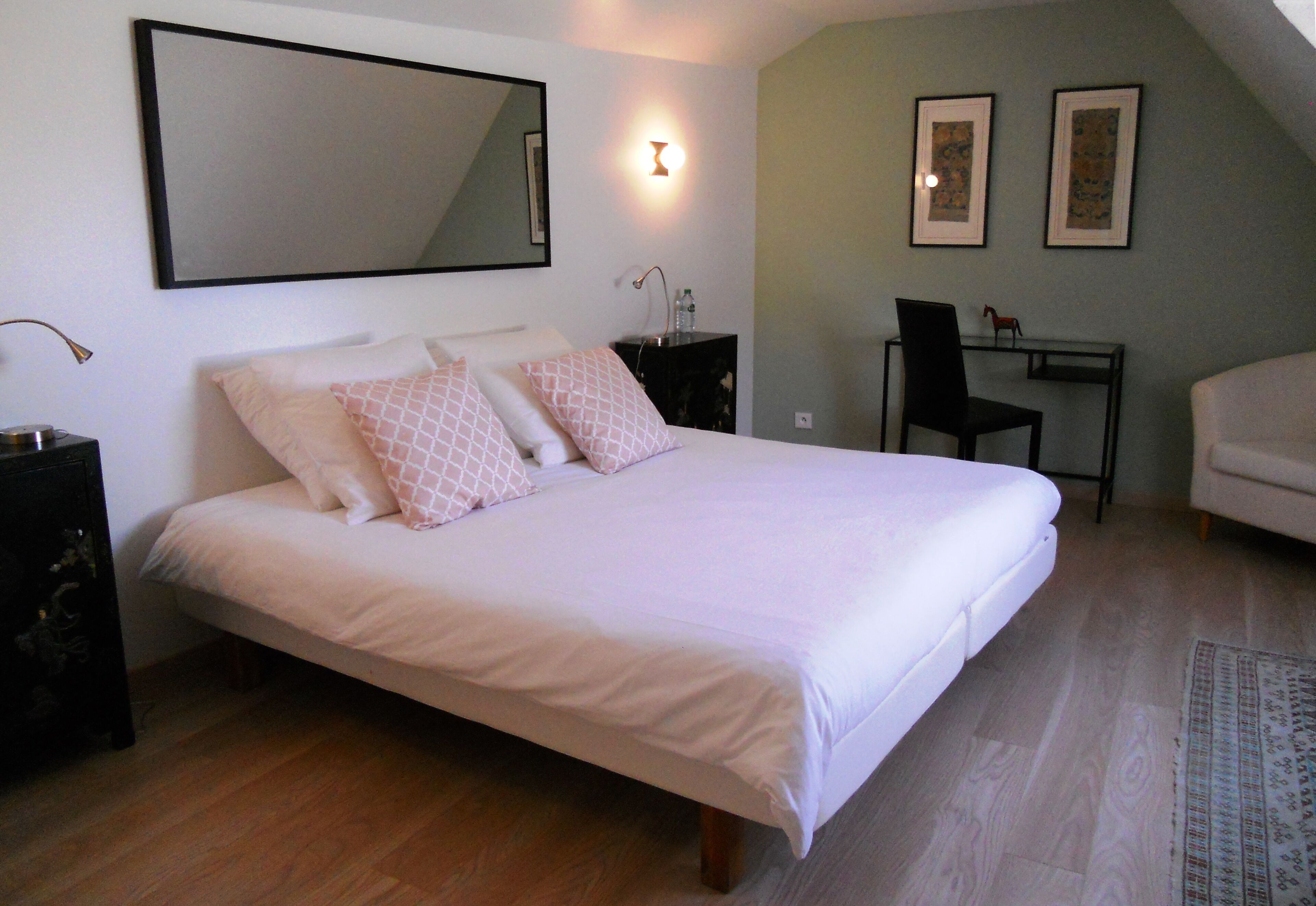 2 chambres, fer et planche à repasser, lit parapluie, Wi-Fi gratuit