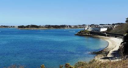 La Maison de l'Aber, at the edge of Aber Wrach, sea view