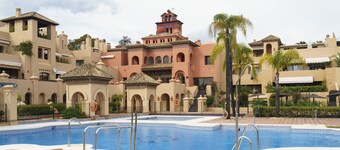 SPACIOUS LUXURY PENTHOUSE/APARTMENT WITH SWIMMING POOLS ON THE COSTA DEL SOL