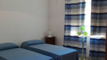 2 Schlafzimmer, Bügeleisen/Bügelbrett, Bettwäsche