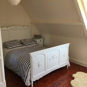 3 dormitorios, tabla de planchar con plancha, wifi gratis y ropa de cama