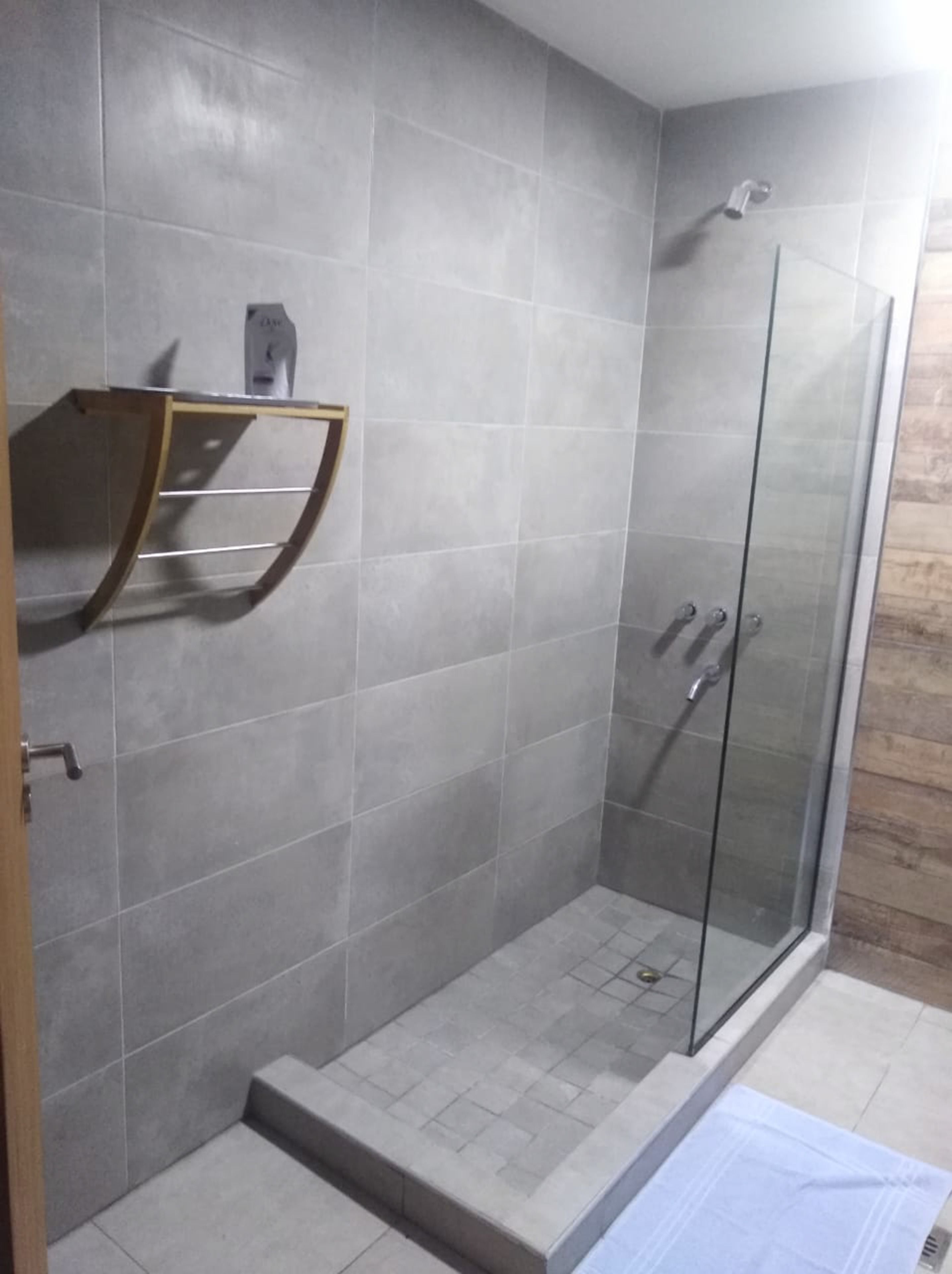 Familienhaus, 3 Schlafzimmer (2.5 Baths) | Dusche im Bad
