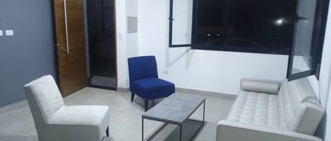 Casa familiar, 3 dormitoris (2.5 Baths) | Sala d'estar | Televisor de pantalla plana