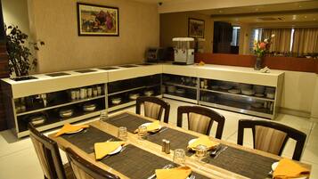 Daily full breakfast for a fee