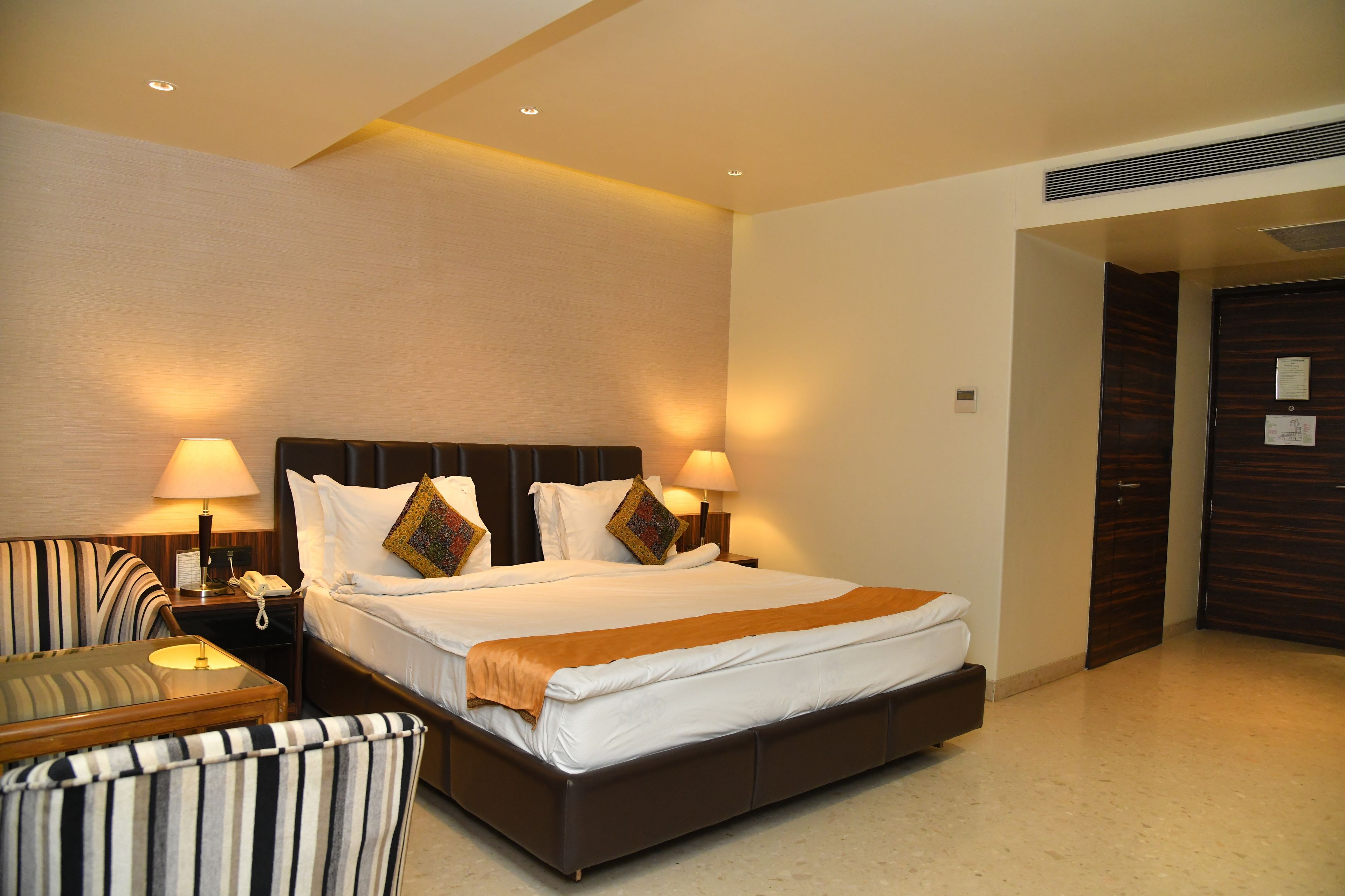Standard Room, 1 Double Bed, Non Smoking | Egyptian cotton sheets, premium bedding, down comforters, minibar