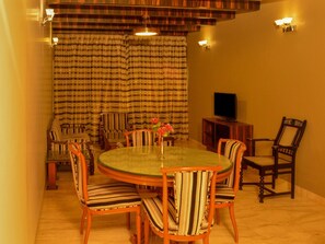 埃及棉床单、高档床上用品、羽绒被、迷你吧