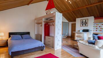 2 bedrooms, iron/ironing board, travel cot, WiFi