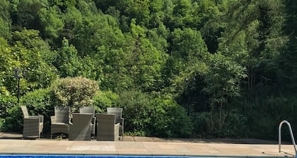 Riversdale Lodge is set in the heart of Symonds Yat overlooking the River Wye.
