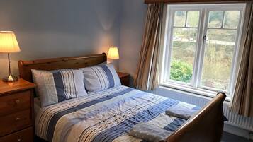 6 slaapkamers, een strijkplank/strijkijzer, beddengoed