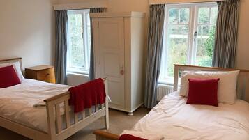 6 chambres, fer et planche Ă repasser, draps fournis