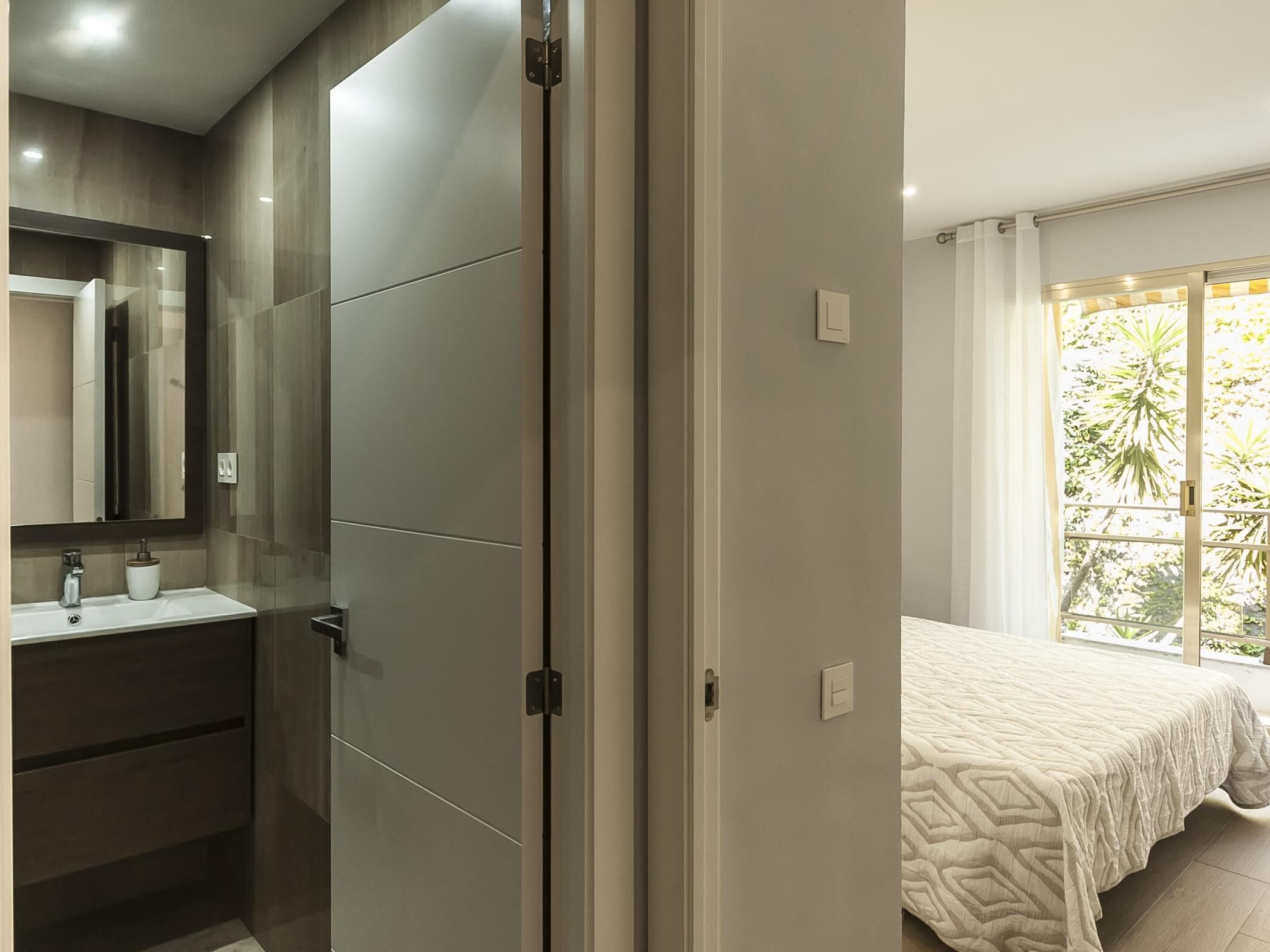 2 chambres, fer et planche à repasser, accès à Internet, literie fournie