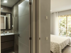 2 chambres, fer et planche à repasser, accès Internet, draps fournis